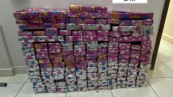 Polícia Rodoviária Estadual apreende veículo carregado com 180 Kg de maconha em Chopinzinho