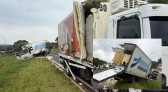Colisão entre dois caminhões causa grandes danos materiais na BR-158