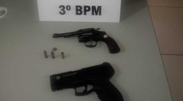 Homem é preso após agredir a esposa e ameaçar de morte com arma de fogo