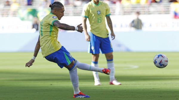 Brasil só empata com a Colômbia e avança em segundo lugar