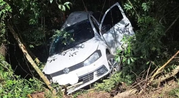 Médico morre após carro cair em ribanceira na BR-116