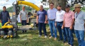 Agricultores do Rio 14 recebem ensiladeira