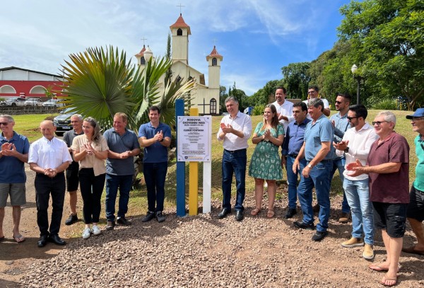 Cleber inaugura obra de asfalto na Seção Jacaré