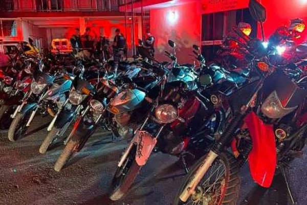 Operação integrada apreende 30 motos, dois carros e resulta em prisões por tráfico