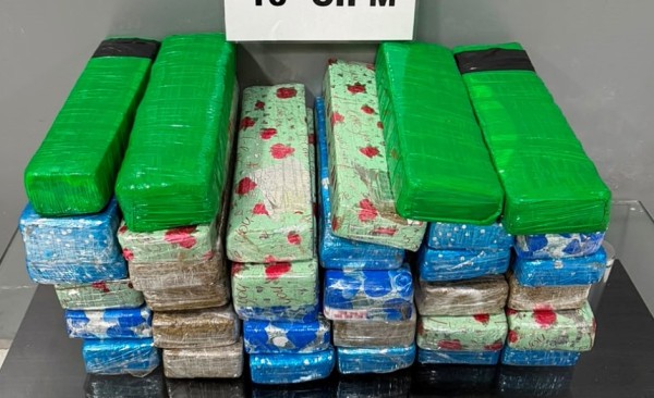 Mulher é presa com mais de 22 quilos de maconha em ônibus na rodoviária