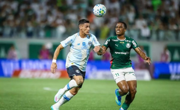 Marlon Freitas decide, Palmeiras vence Grêmio e segue firme na liderança do Brasileirão