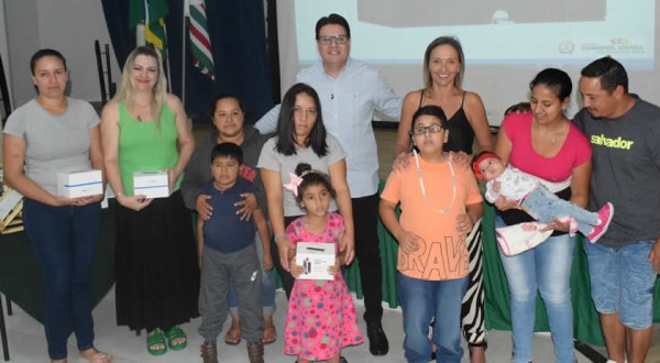 Administração Municipal adquire óculos tecnológicos para alunos com deficiência visual