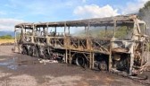 Ônibus é destruído por incêndio na BR-376