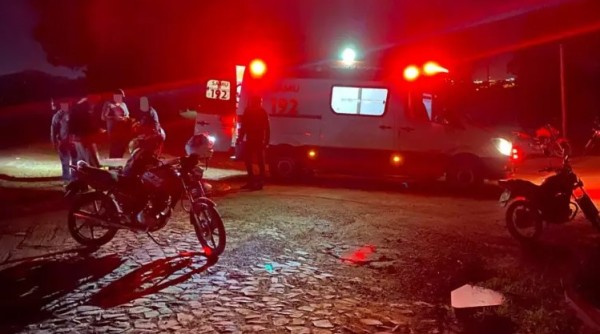 Homem fica ferido após colisão entre duas motos na PR-566