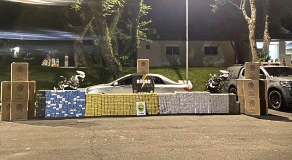 PM apreende veículo carregado com cigarros contrabandeados