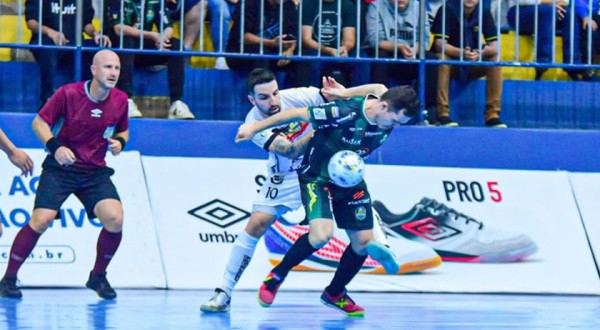 Marreco vence Blumenau por 4x2 na Liga Nacional de Futsal