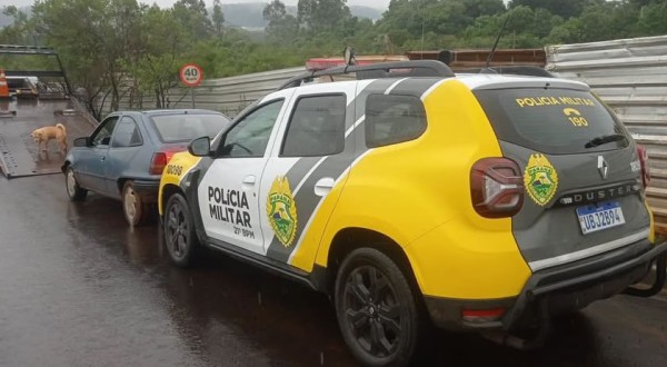 GM Kadett furtado é encontrado abandonado em condomínio em construção