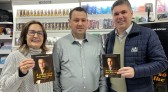 Escritor com baixa visão lança seu primeiro livro