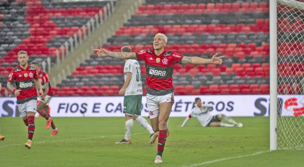 Com gol de Pedro, Flamengo vence o Palmeiras na estreia do Brasileirão 2021