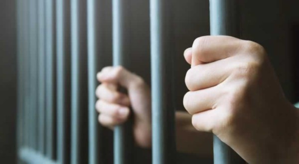 Homem é preso pela PM com mandado de prisão ativo