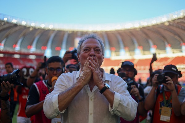 Internacional anuncia a permanência de Abel Braga no clube