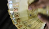 Endividamento e inadimplência do consumidor caem em fevereiro