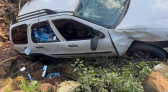 Cigarreiros fogem de abordagem policial e durante perseguição carro sai na pista na BR-280