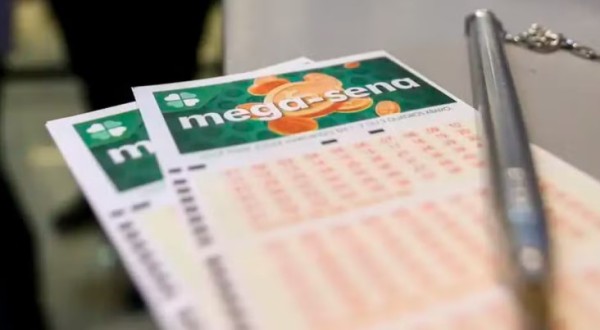 Um bolão e quatro apostas simples do PR acertam a quina e levam prêmios