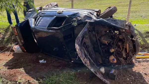 Motorista fica gravemente ferido após capotamento na PR-466