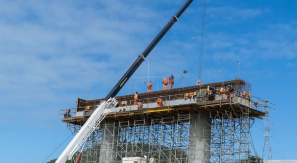 Paraná inicia semana com recorde de 25,9 mil vagas de emprego