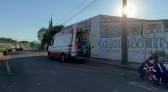 Colisão entre carro e motocicleta deixa casal ferido no bairro Vila Nova