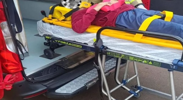 Acidente com veículo elétrico envolve adolescentes