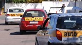 Carros com câmeras de ré e sensores de estacionamento passam a ser autorizados em autoescolas do Paraná