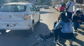 Motociclista fica ferido após colidir em traseira de carro