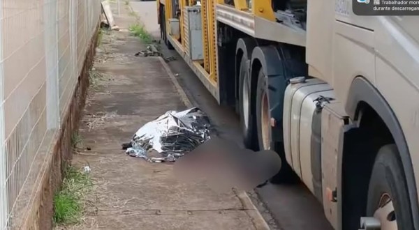 Motorista de caminhão-cegonha morre após acidente durante descarregamento de veículos em Toledo