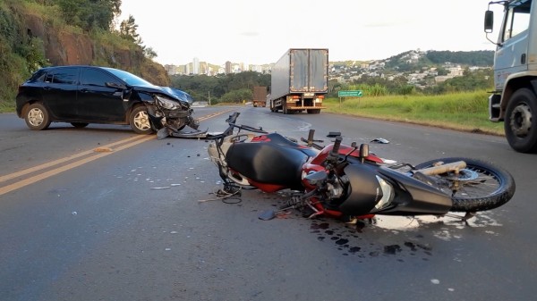 Motociclista fica ferido em colisão registrada na PR 483