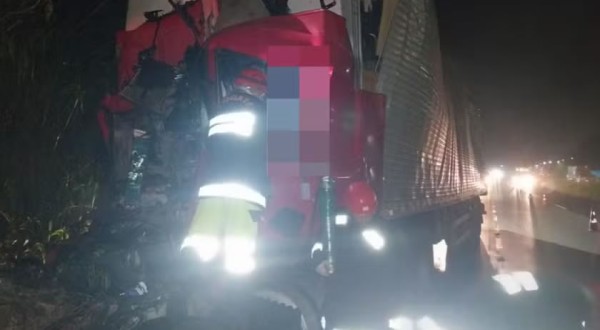 Caminhoneiro envolvido em engavetamento que matou família morre em nova colisão