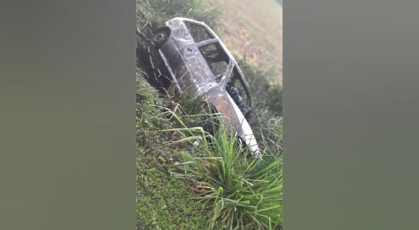 Carro capota na PR-484 pega fogo e condutor morre carbonizado