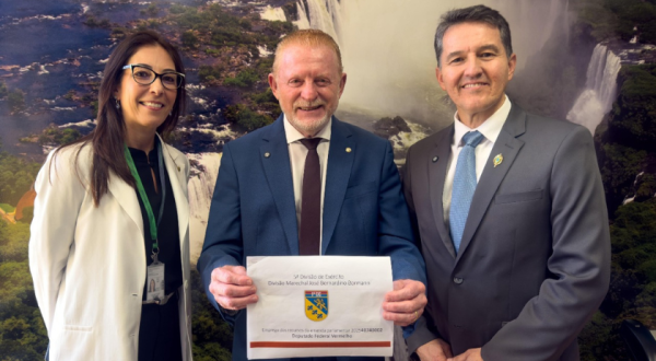 Vermelho recebe representantes do Exército e destaca investimentos