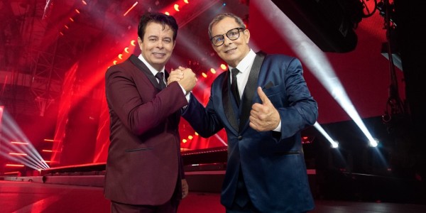 Althair e Alexandre se apresentam em show gratuito no calçadão de Beltrão