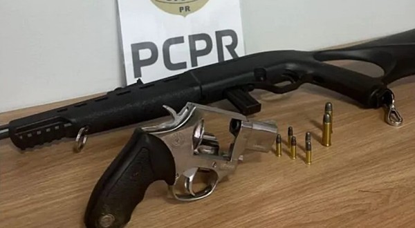 Polícia prende homem e apreende duas armas de fogo