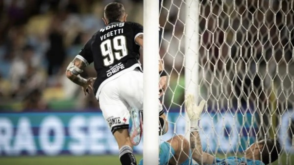 Rayan e Vegetti decidem e Vasco sai em vantagem na Copa do Brasil