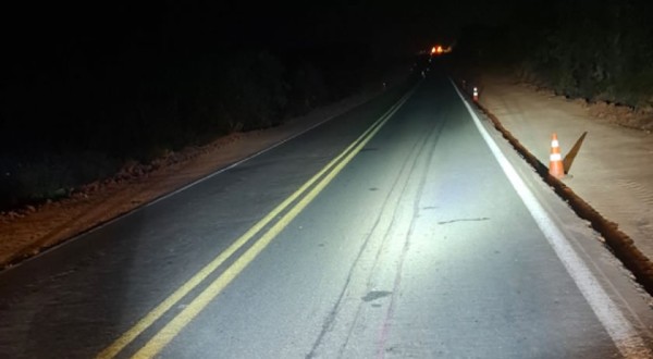 Mulher morre após ser atropelada e arrastada por carro na PR-180