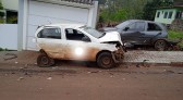 Motorista tem mal súbito e colide em veículos estacionados