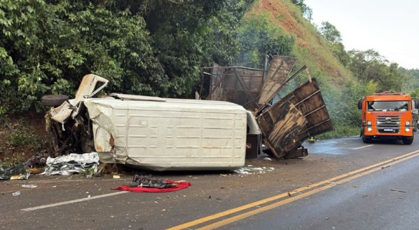 Grave acidente na PR-281 deixa dois mortos e três feridos