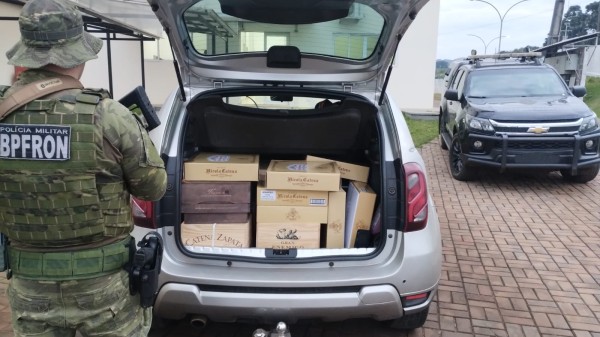 Polícia Militar apreende vinho descaminhado durante operação no município de Barracão