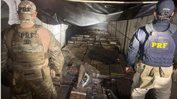 Carreta carregada com 5 toneladas de maconha é apreendida pela Policia