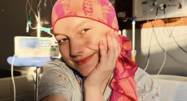 Morre Isabel Veloso, aos 19 anos, após batalha contra o câncer