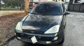 Mulher fica ferida em colisão entre moto e carro