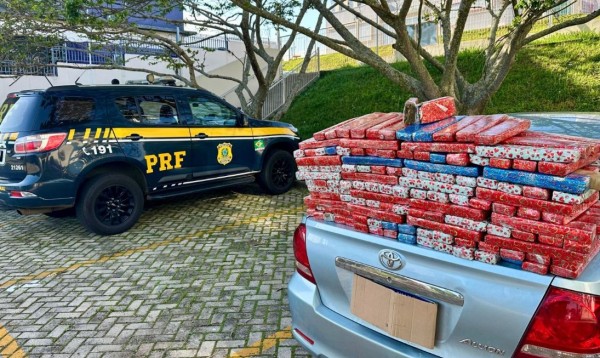 PRF apreende 132 quilos de maconha embrulhados como presentes de Natal