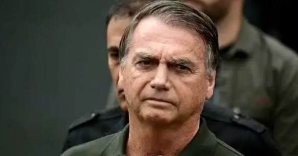 Ex-presidente Jair Bolsonaro é preso pela Polícia Federal em Brasília