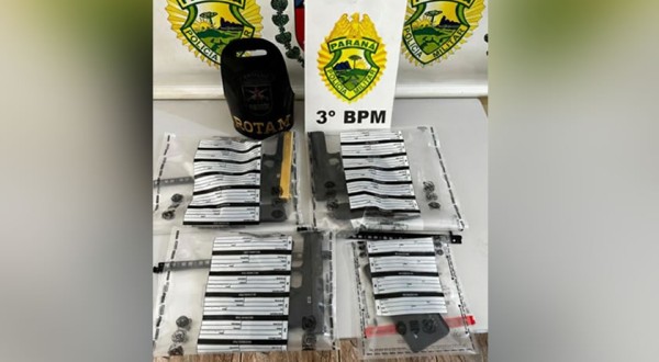 Mulher de 19 anos com mandado de prisão por tráfico é presa com três pistolas 9mm