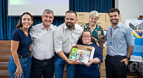 Governo do Paraná inicia entrega inédita de kits escolares para Apaes e coirmãs