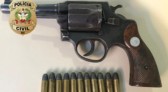 Polícia Civil prende homem por posse irregular de arma de fogo e munições