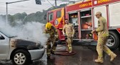 Carro pega fogo no bairro Alvorada